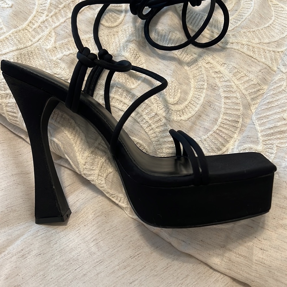 Heels - Picture 4 of 6